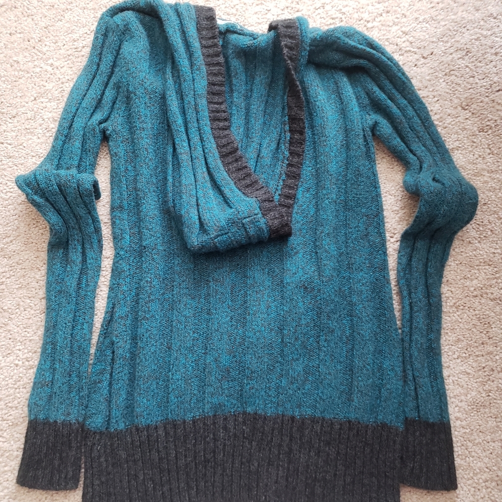 Sweater - Picture 2 of 3